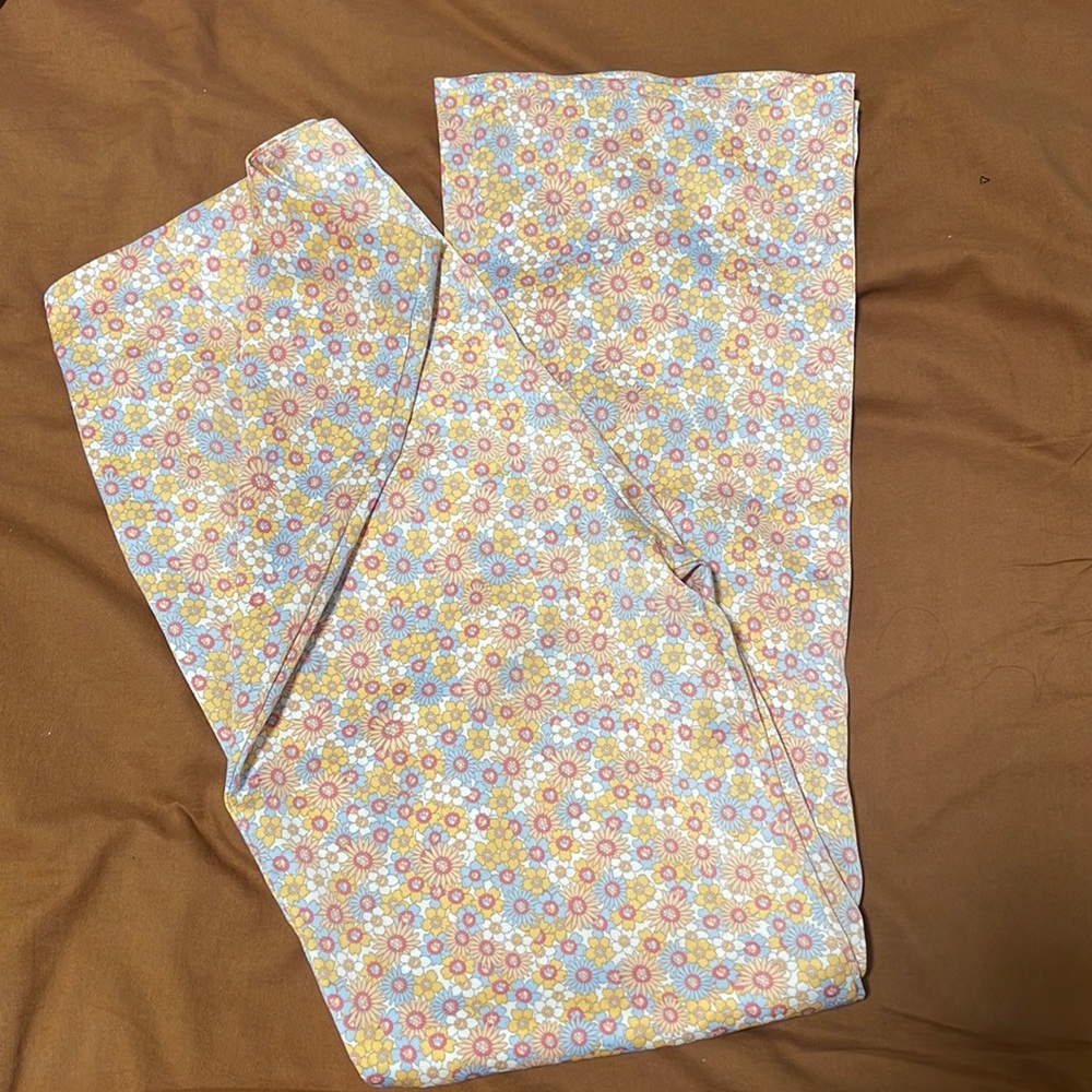 Zara Floral Pants. NEVER WORN/BRAND NEW WITH TAGS